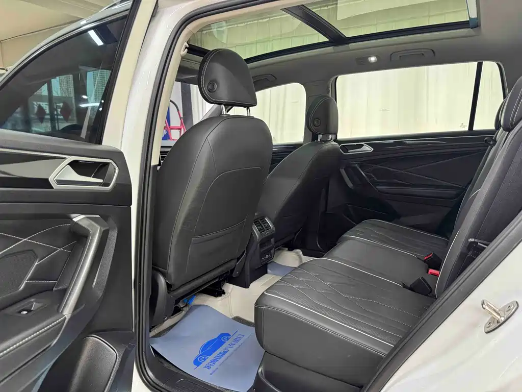 Volkswagen Tiguan L 2023 — фото 8