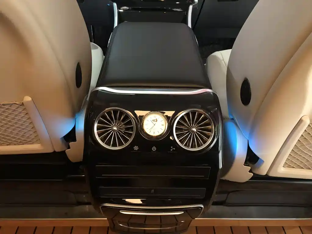 Mercedes-Benz Vito 2023 — фото 12