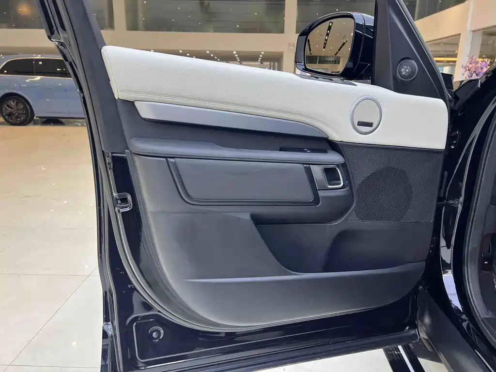 Land Rover Discovery 2023 — фото 12
