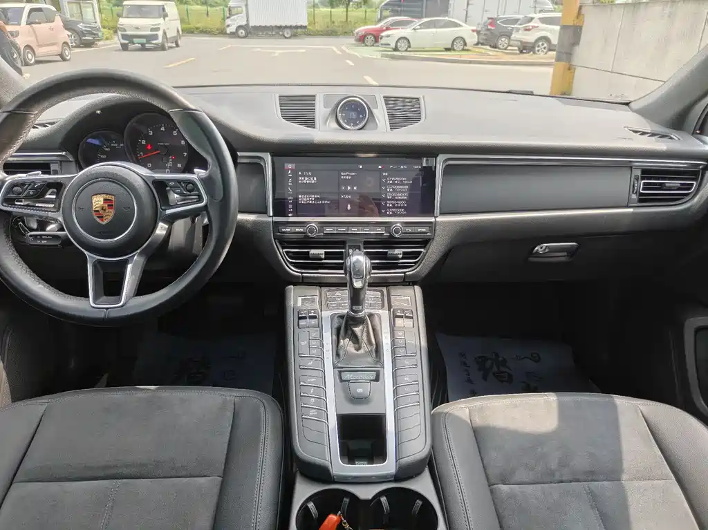 Porsche Macan 2019 — фото 14