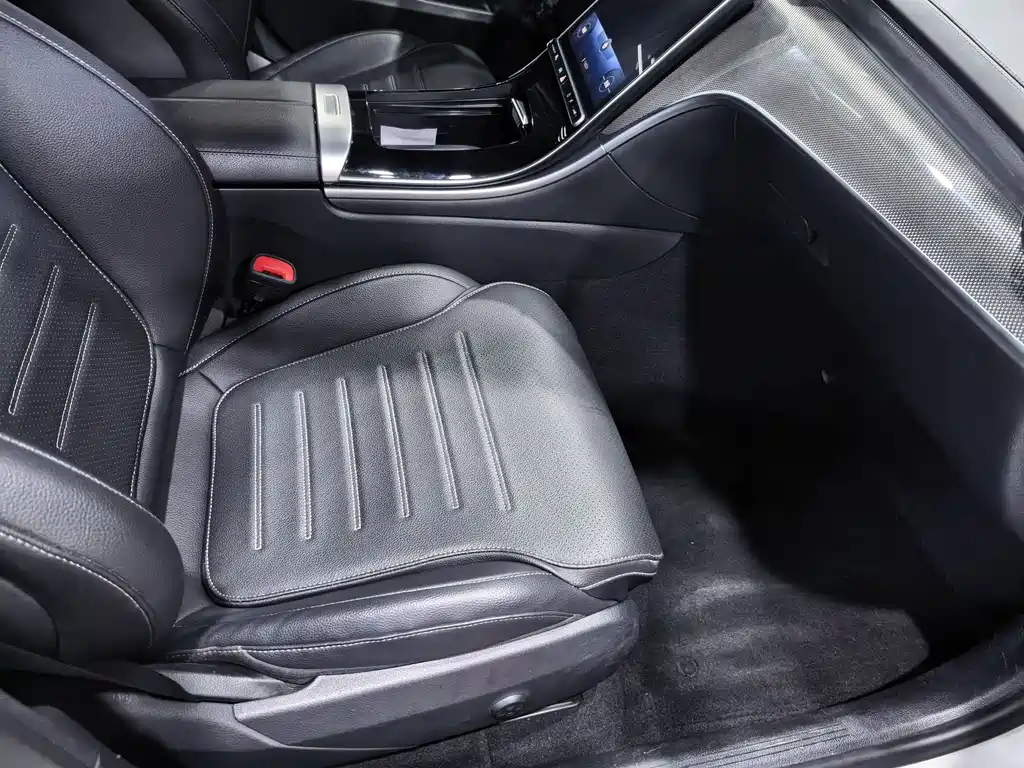 Mercedes-Benz C-Class 2022 — фото 11