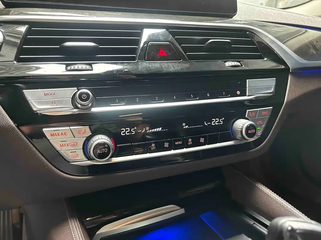 BMW 5 Series 2022 — фото 17
