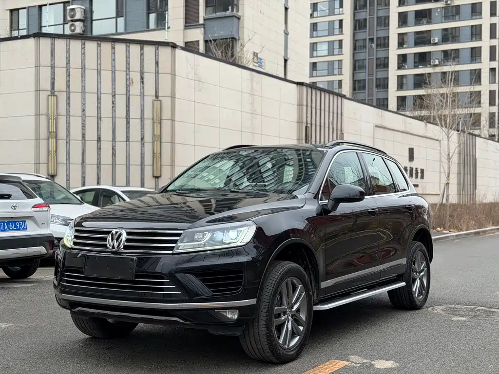 Volkswagen Touareg 2018 — фото 1