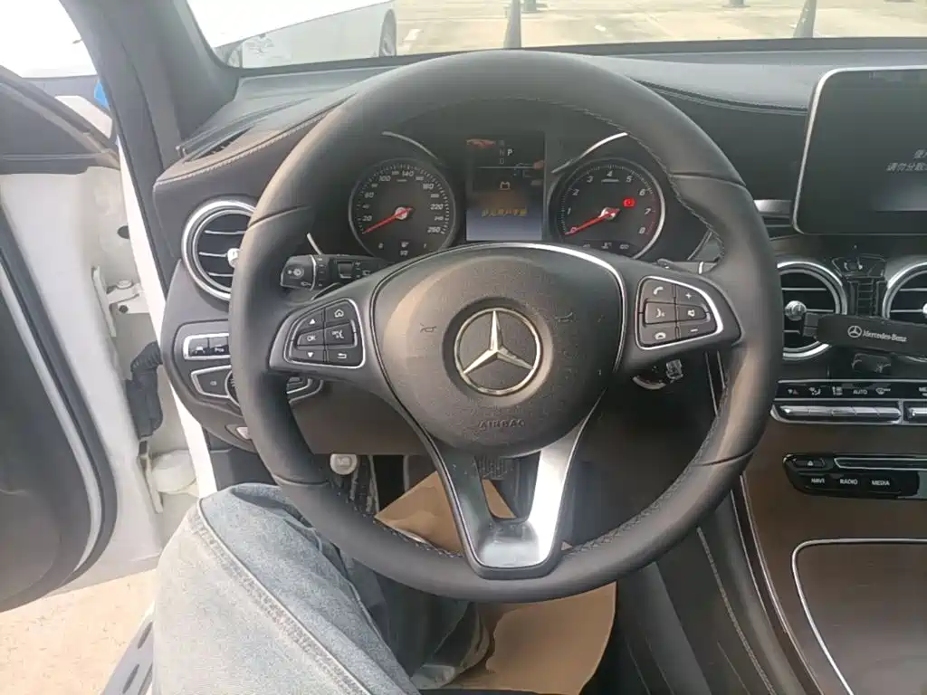 Mercedes-Benz GLC 2016 — фото 11