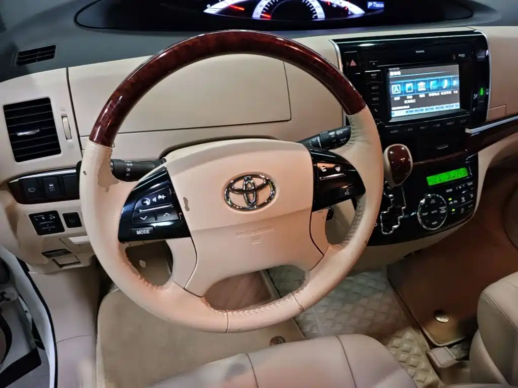 Toyota Previa 2018 — фото 11