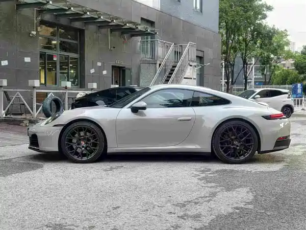 Porsche 911 2025