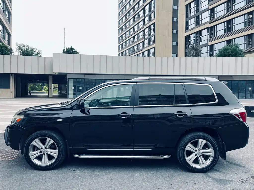 Toyota Highlander 2010 — фото 4