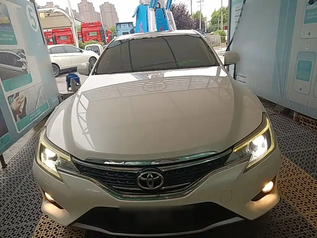 Toyota Reiz 2015