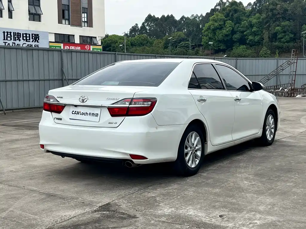 Toyota Camry 2015 — фото 10