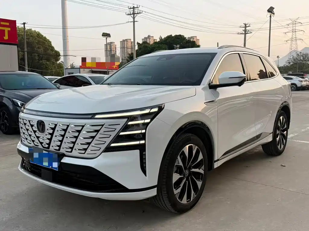 Changan CS75 PLUS 2025 — фото 1