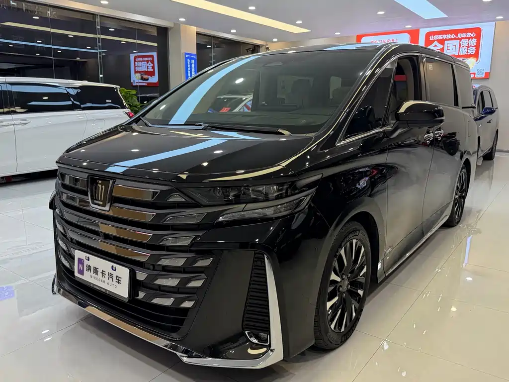 Toyota Vellfire 2024 — фото 1