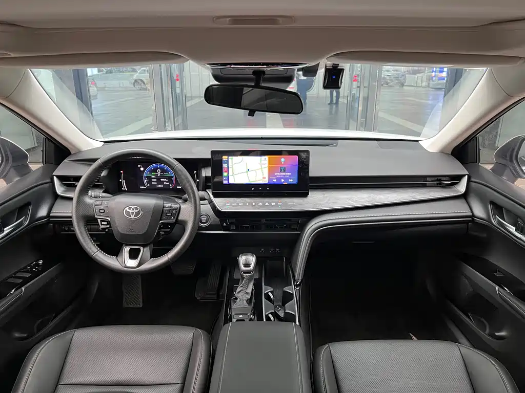 Toyota Camry 2025 — фото 9