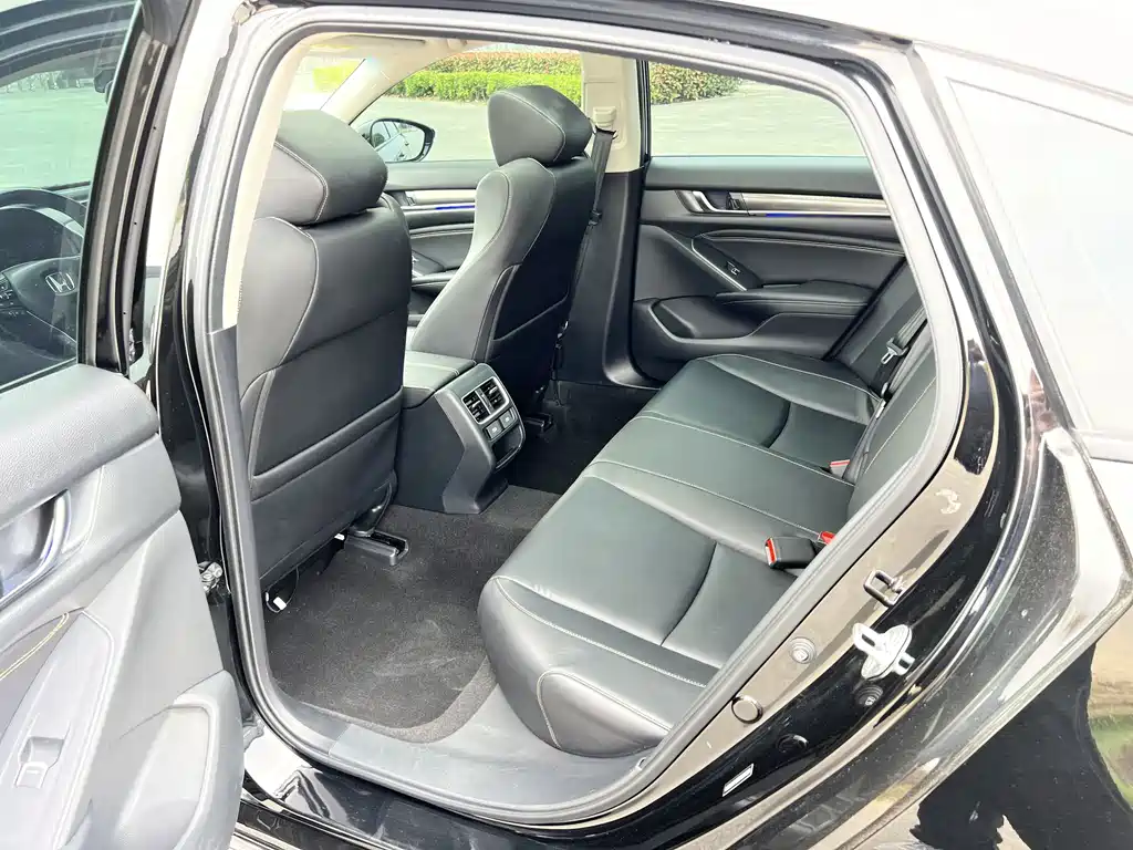 Honda Accord 2023 — фото 15