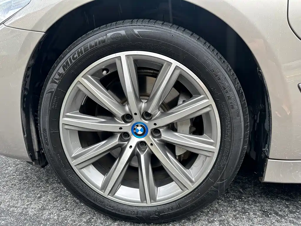 BMW 5 Series New Energy 2018 — фото 8