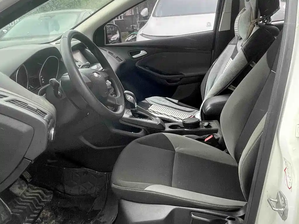 Ford Focus 2015 — фото 10