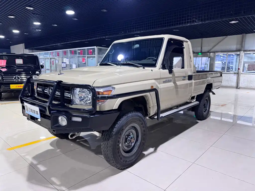 Toyota FJ Cruiser 2017 — фото 1