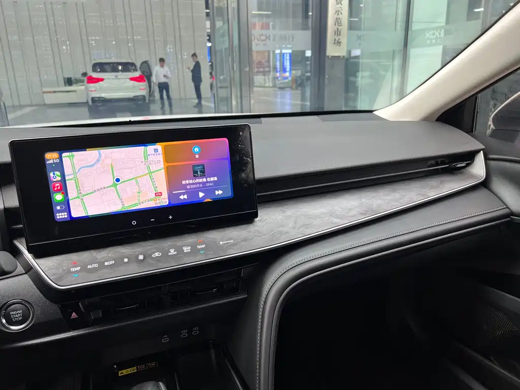 Toyota Camry 2025 — фото 11