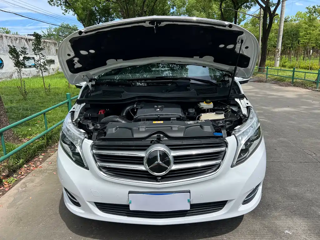 Mercedes-Benz V-Class 2018 — фото 20