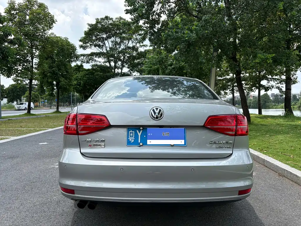 Volkswagen Sagitar 2016
