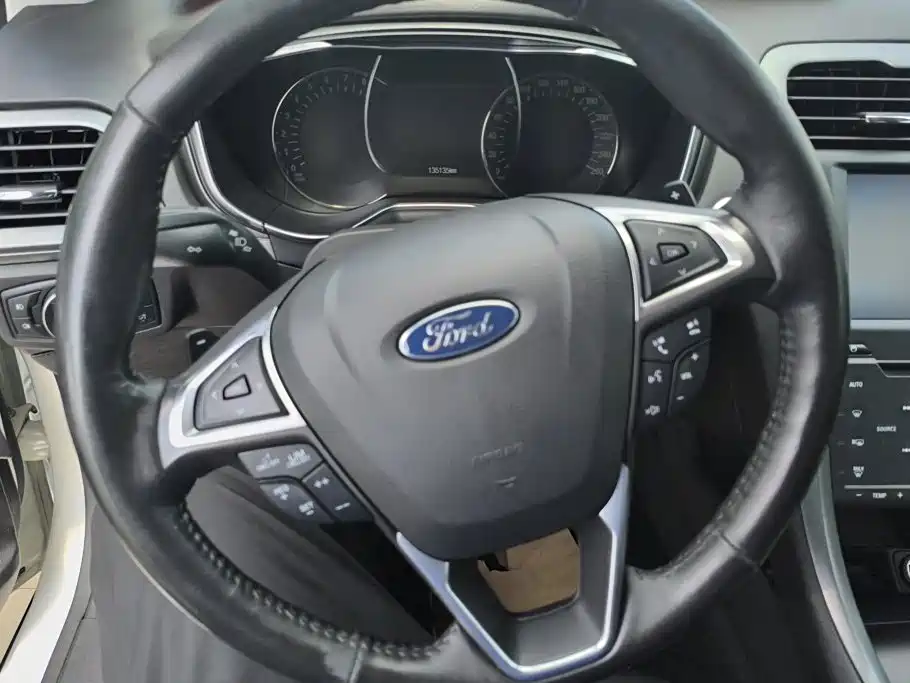 Ford Mondeo 2014 — фото 15