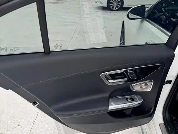 Mercedes-Benz C-Class 2025