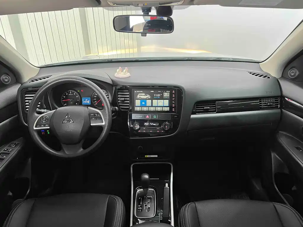 Mitsubishi Outlander 2022 — фото 17
