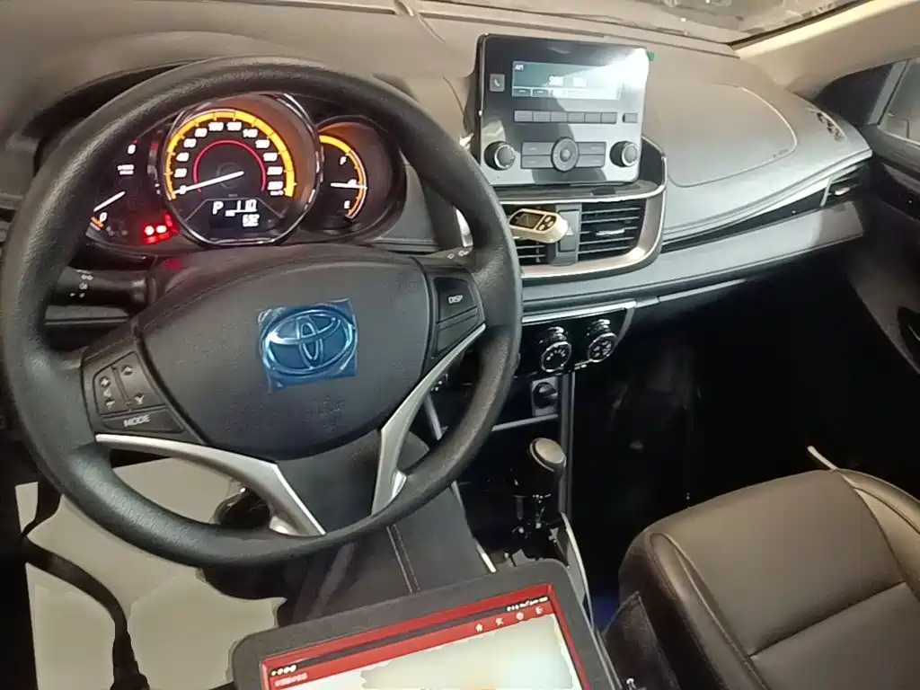 Toyota Yaris L 2023 — фото 10
