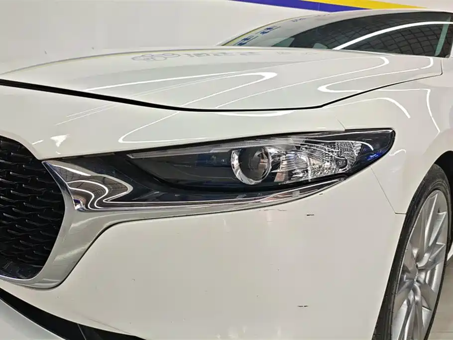 Mazda 3 Axela 2022 — фото 5