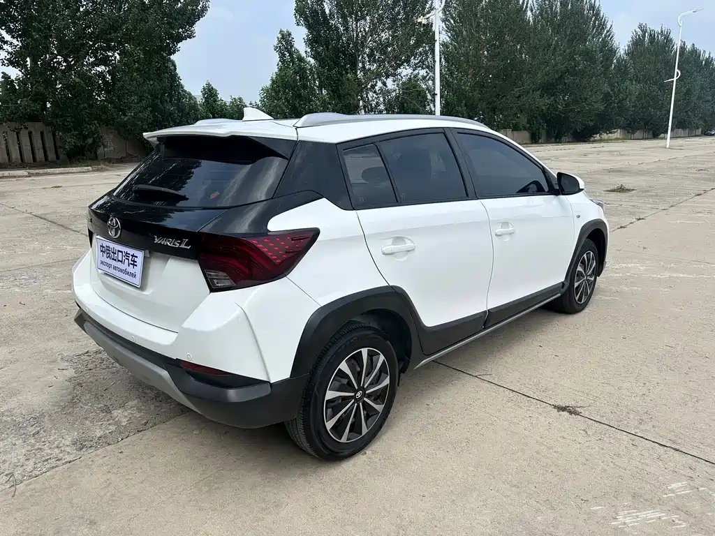 Toyota Yaris L 2022 — фото 18