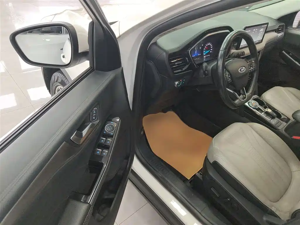 Ford Escape 2021 — фото 16