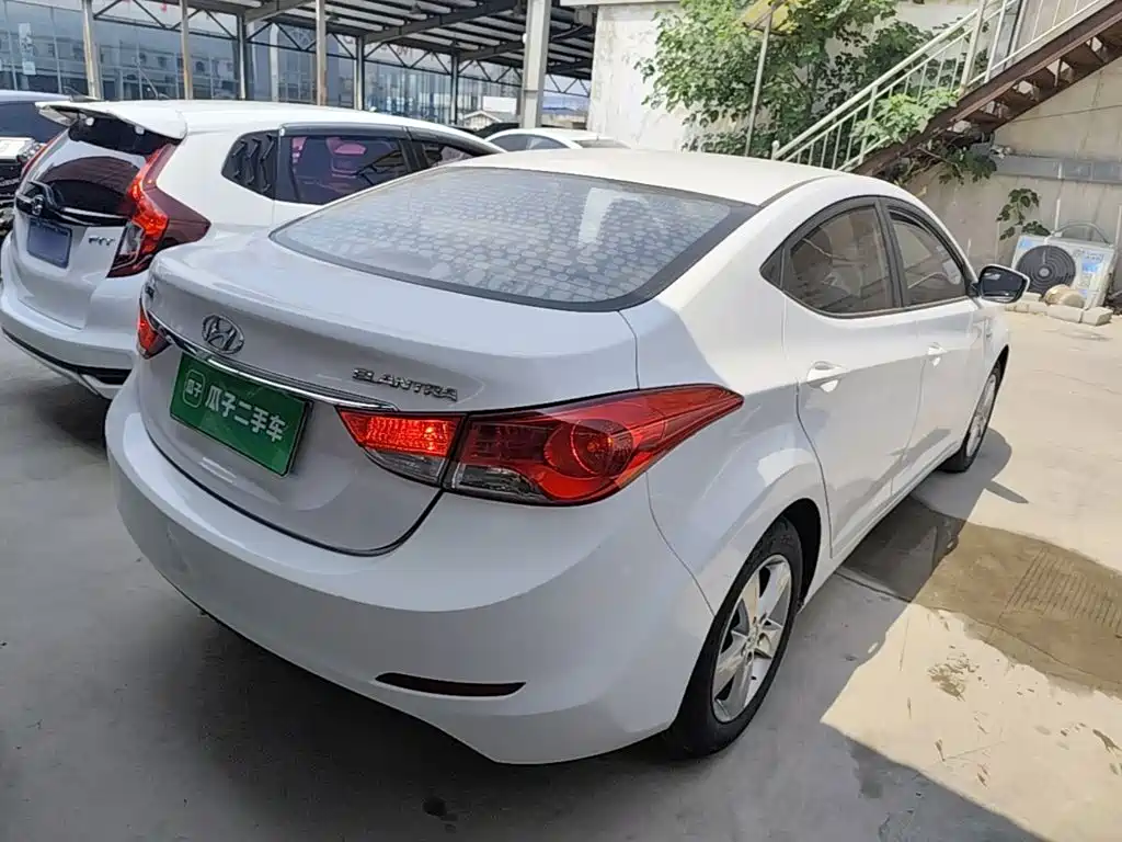 Hyundai Elantra Langdong 2014 — фото 7