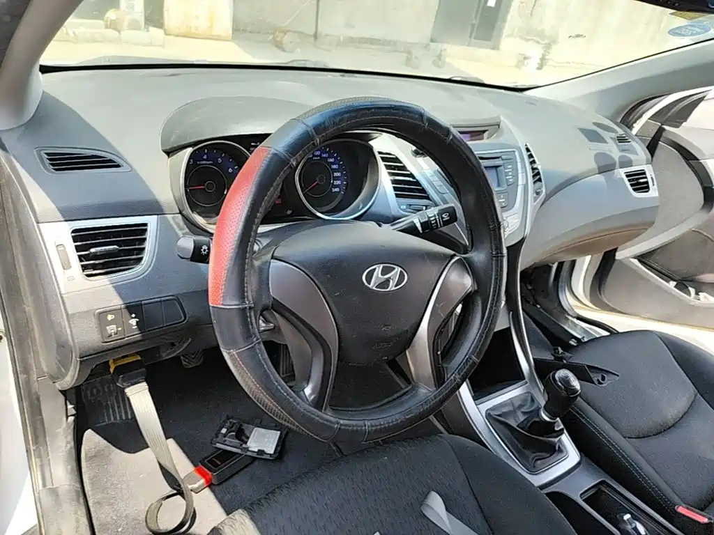 Hyundai Elantra Langdong 2014 — фото 10