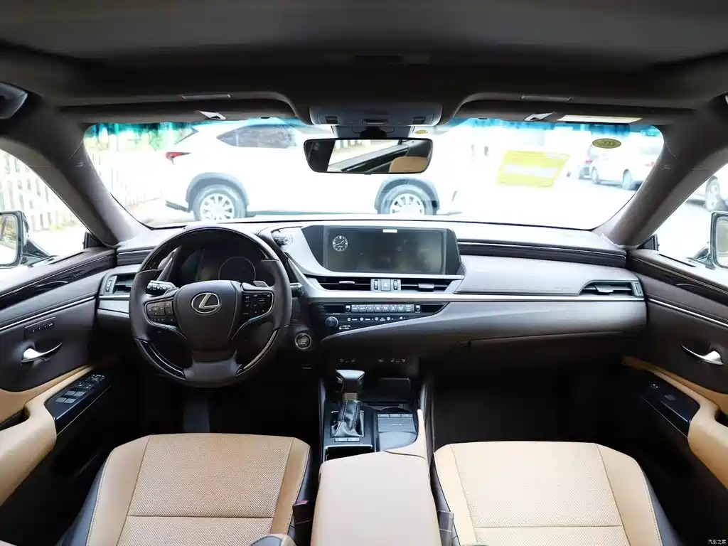 Lexus ES 2020