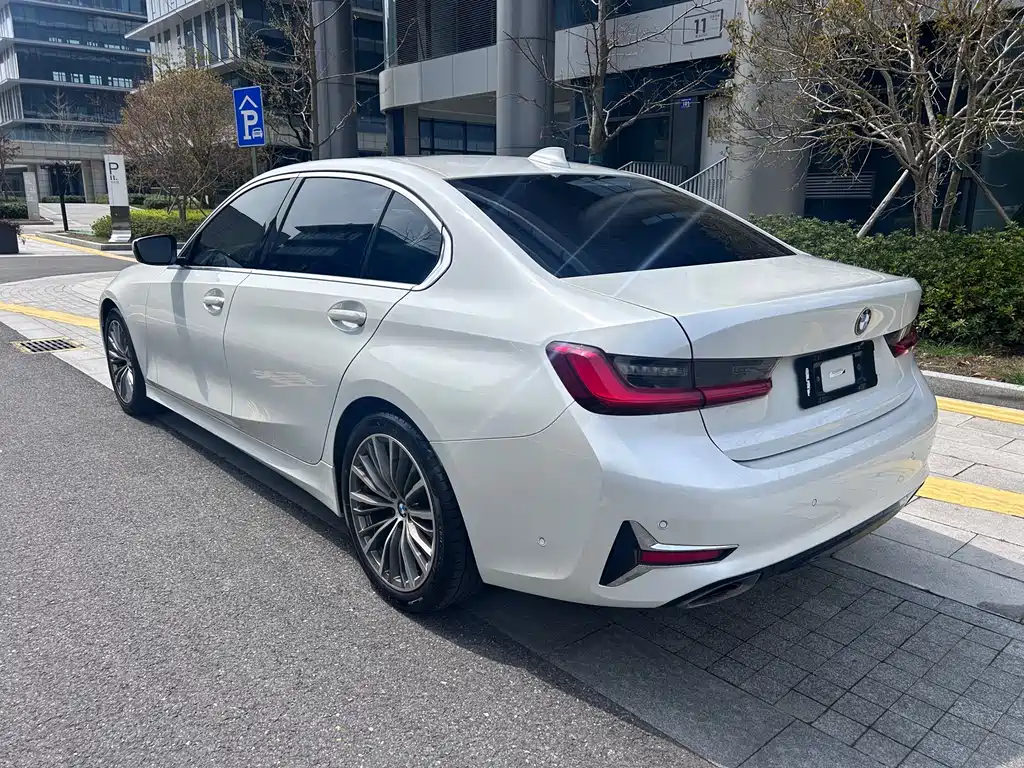 BMW 3 Series 2019 — фото 8