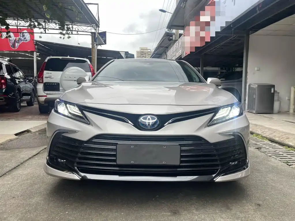 Toyota Camry 2022 — фото 2