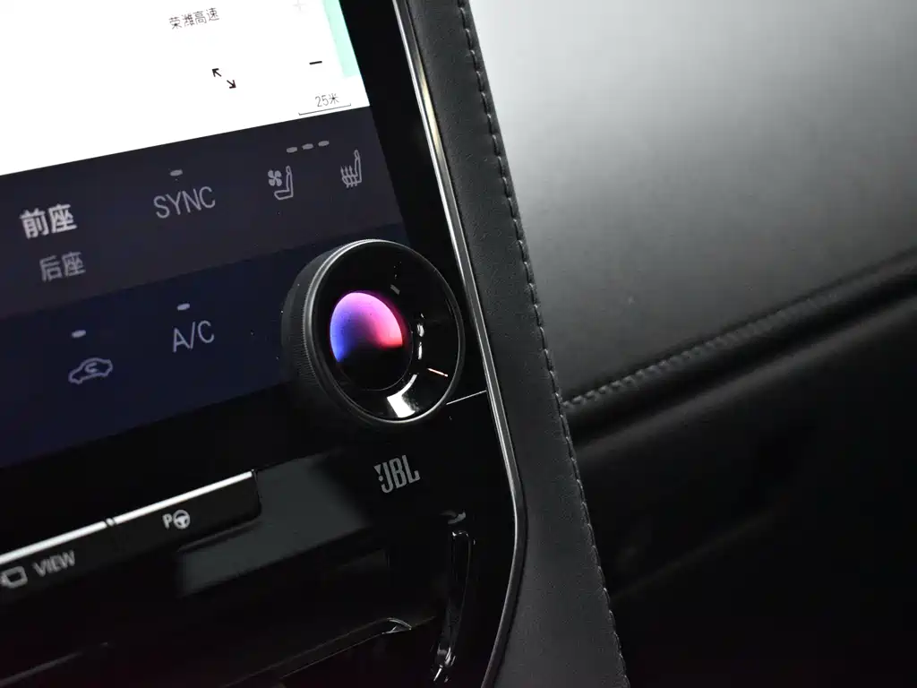 Toyota Alphard 2024 — фото 15