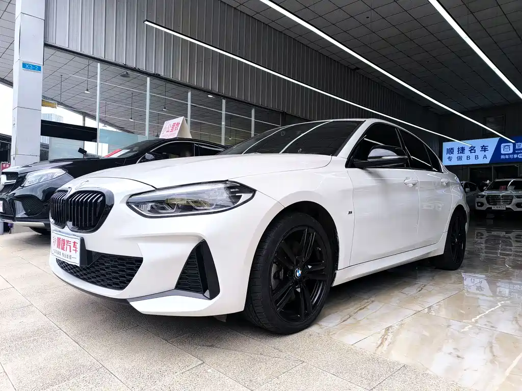 BMW 1 Series 2023 — фото 1