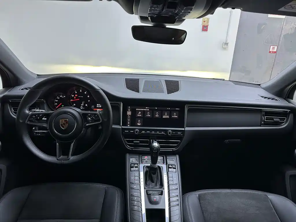 Porsche Macan 2019 — фото 11