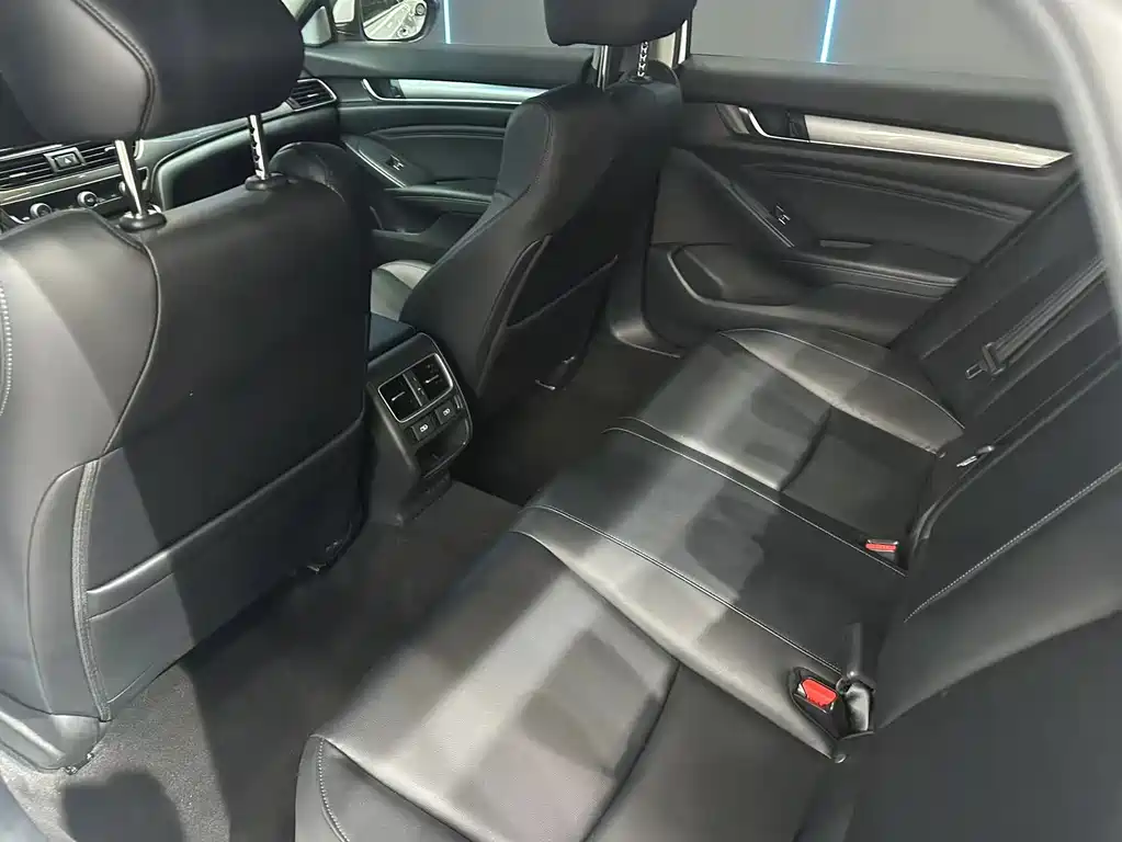 Honda Accord 2022 — фото 10