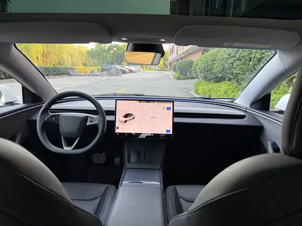 Tesla Model 3 2024