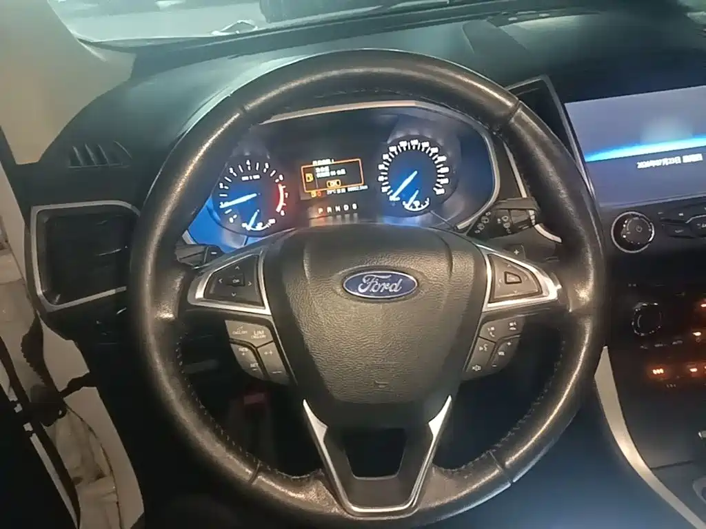 Ford Edge 2019 — фото 11