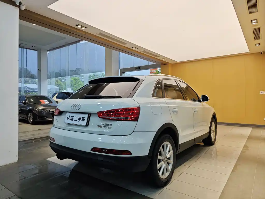 Audi Q3 2015 — фото 30
