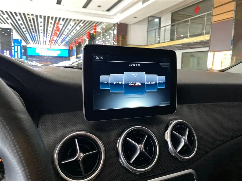 Mercedes-Benz GLA 2017 — фото 12