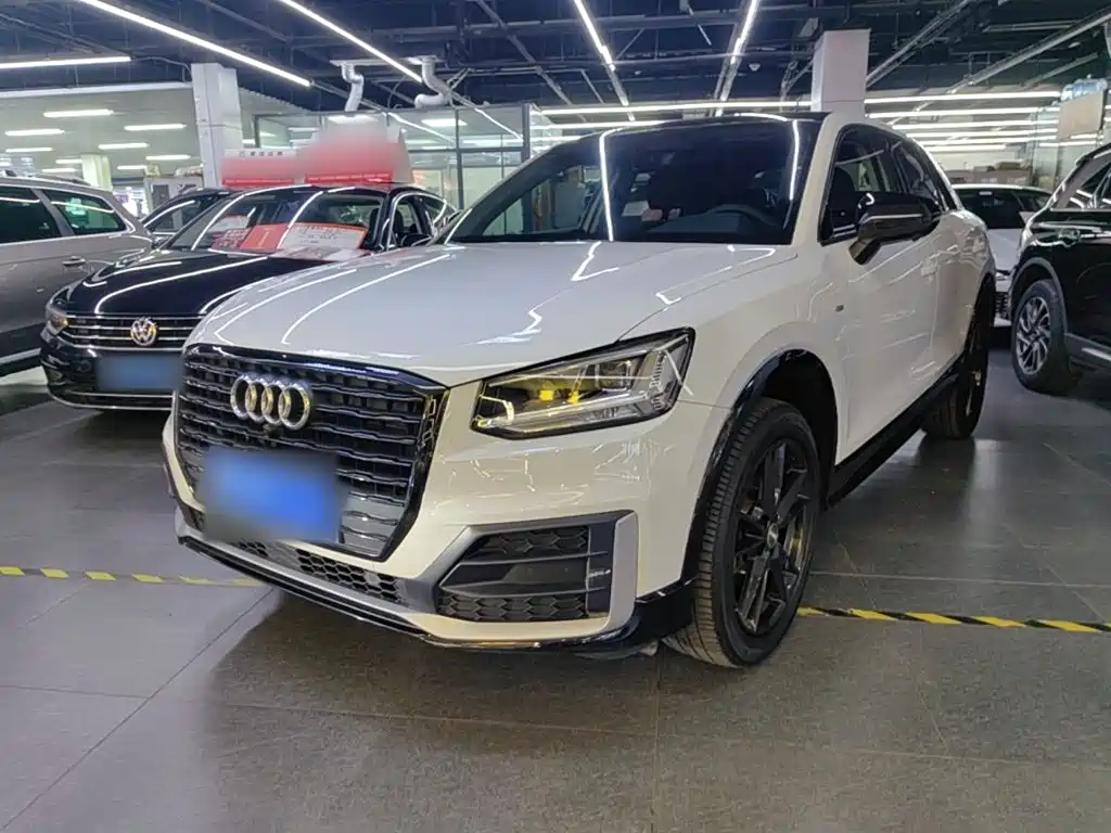 Audi Q2L 2020 — фото 1