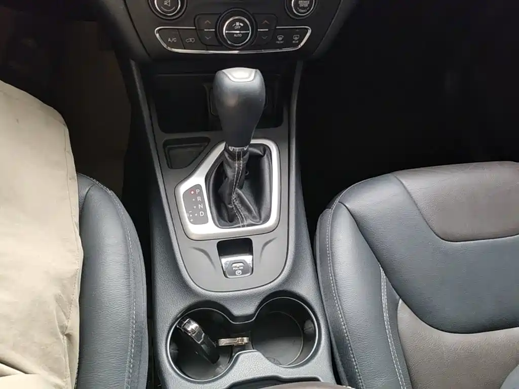 Jeep Cherokee 2017 — фото 14