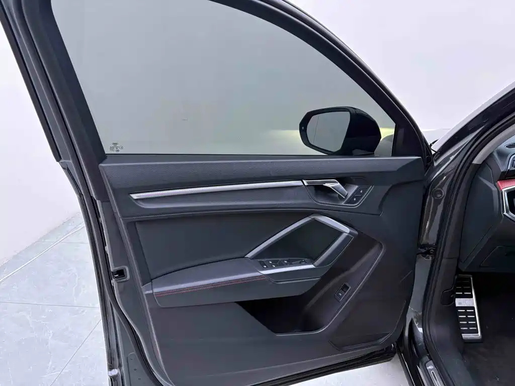 Audi Q3 2021 — фото 16