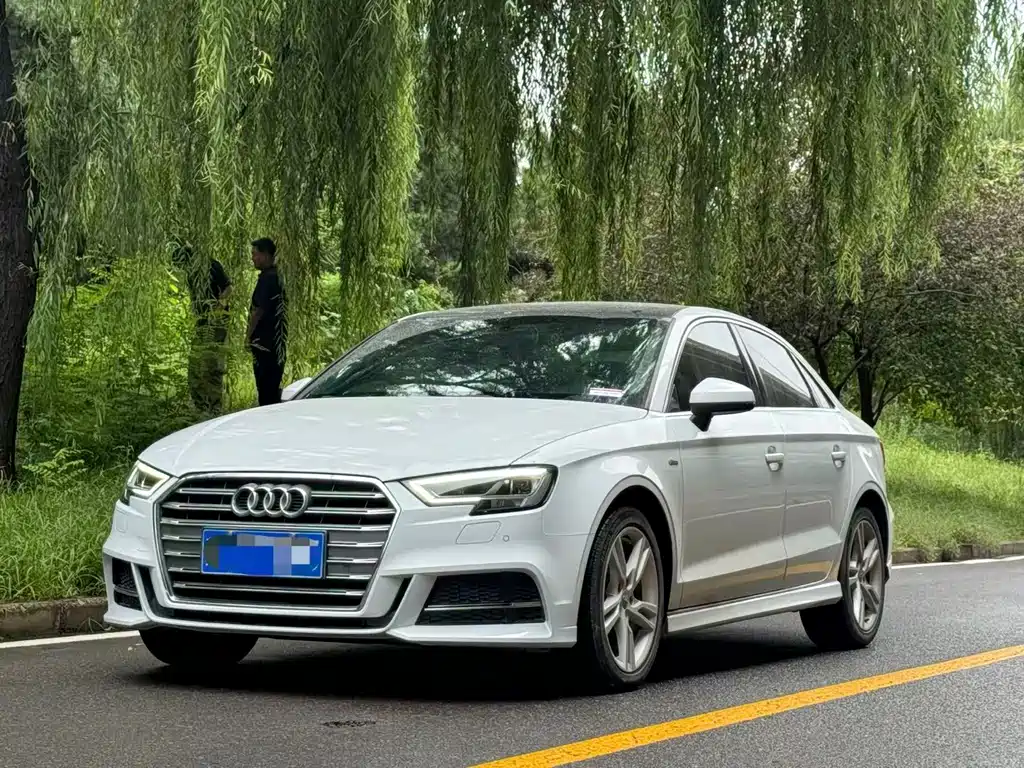 Audi A3 2020 — фото 1