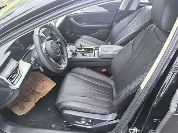 Hongqi H5 2026