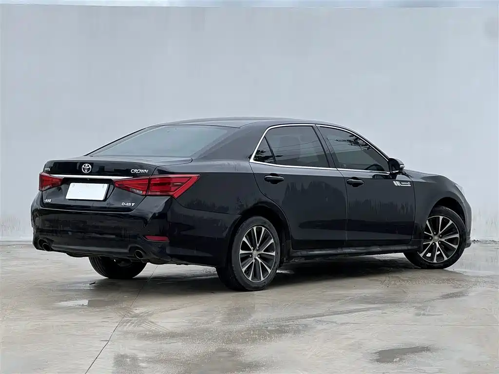 Toyota Crown 2018 — фото 3