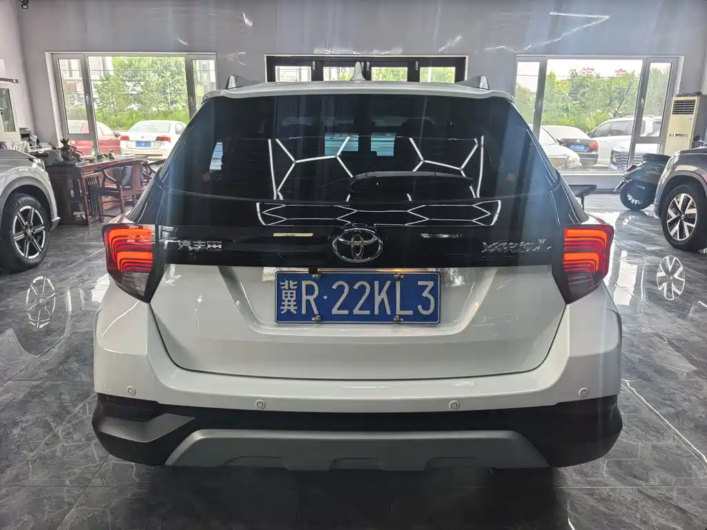 Toyota Yaris L 2022